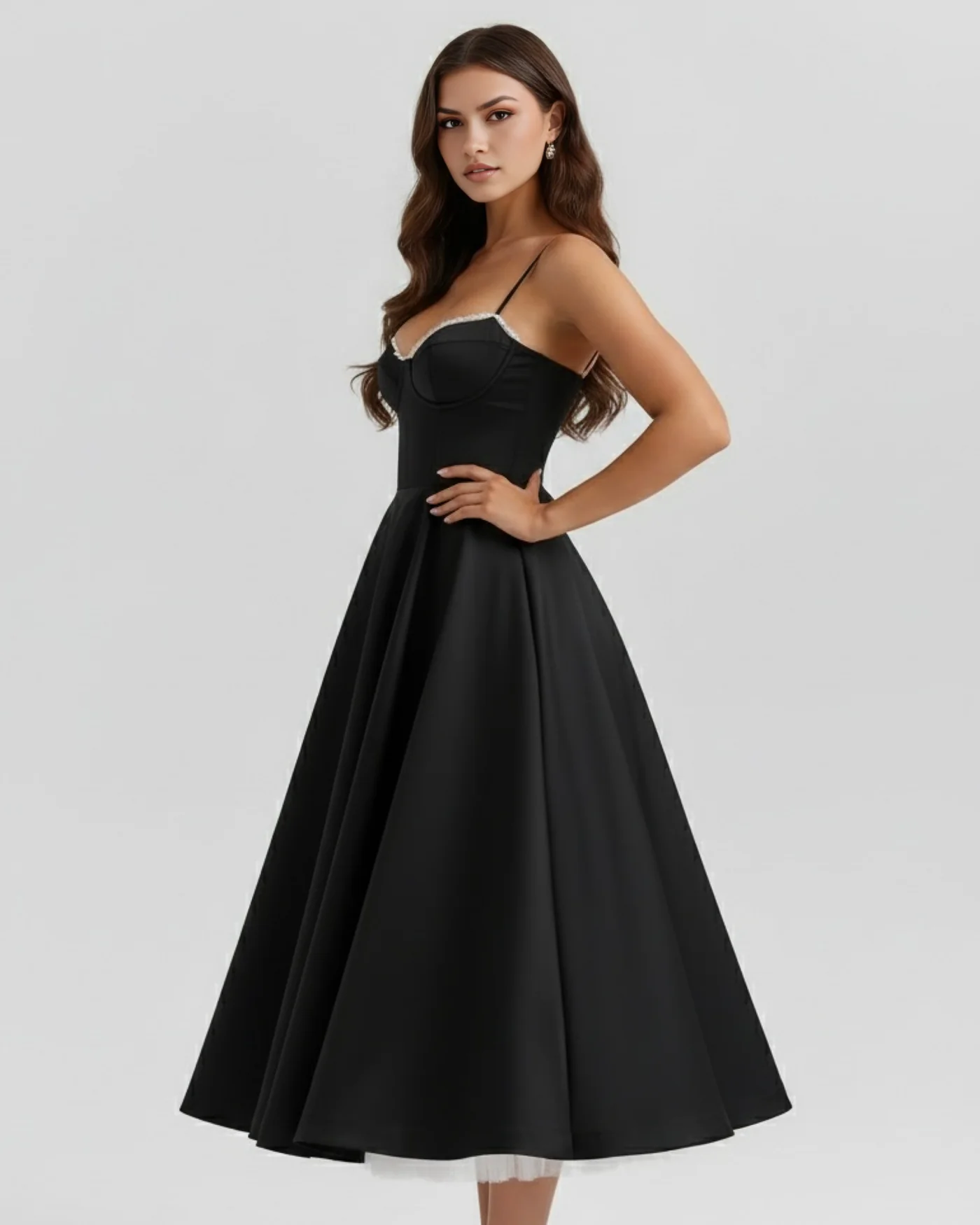 SELENE | Elegante vestido midi con tirantes finos