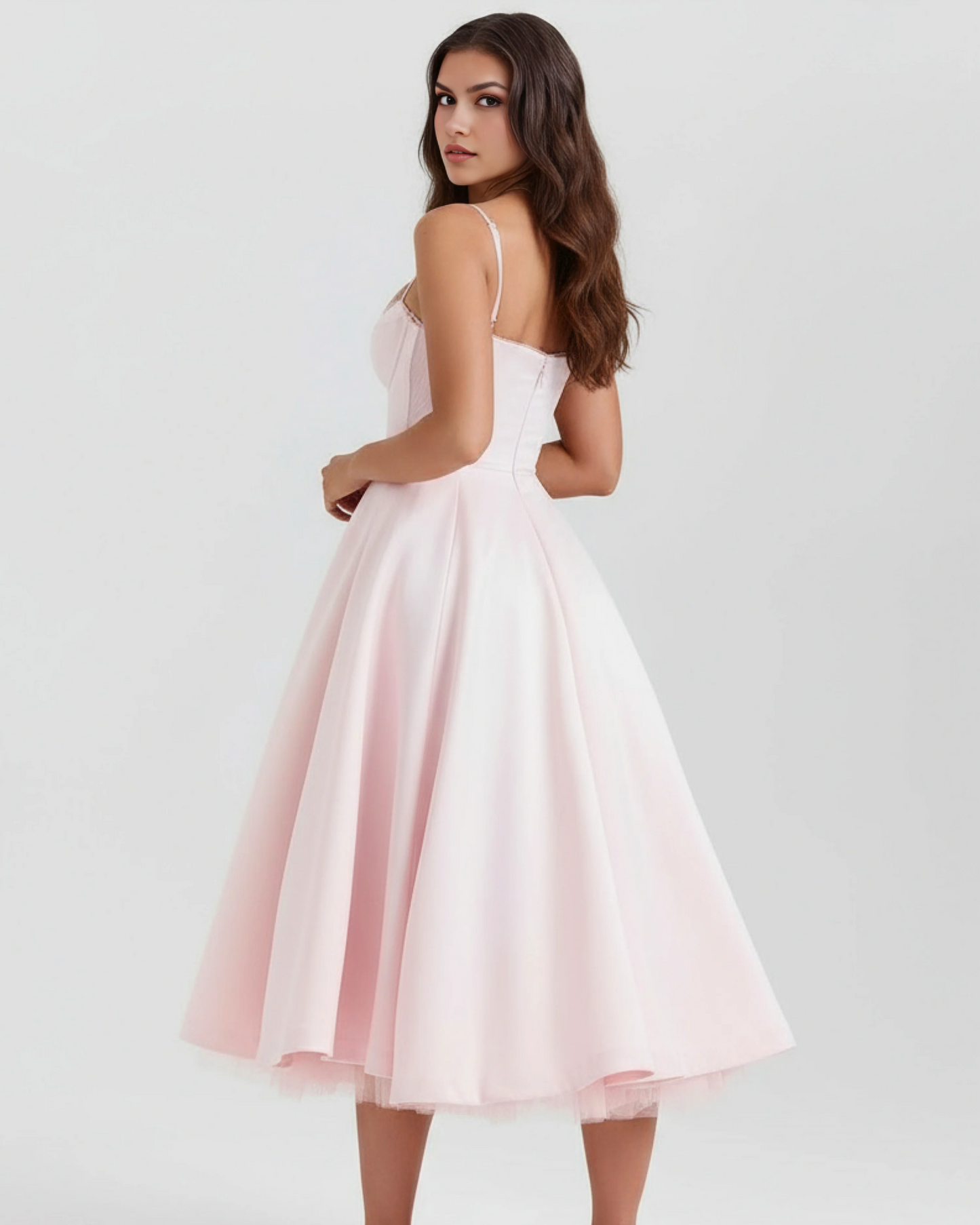 SELENE | Elegante vestido midi con tirantes finos